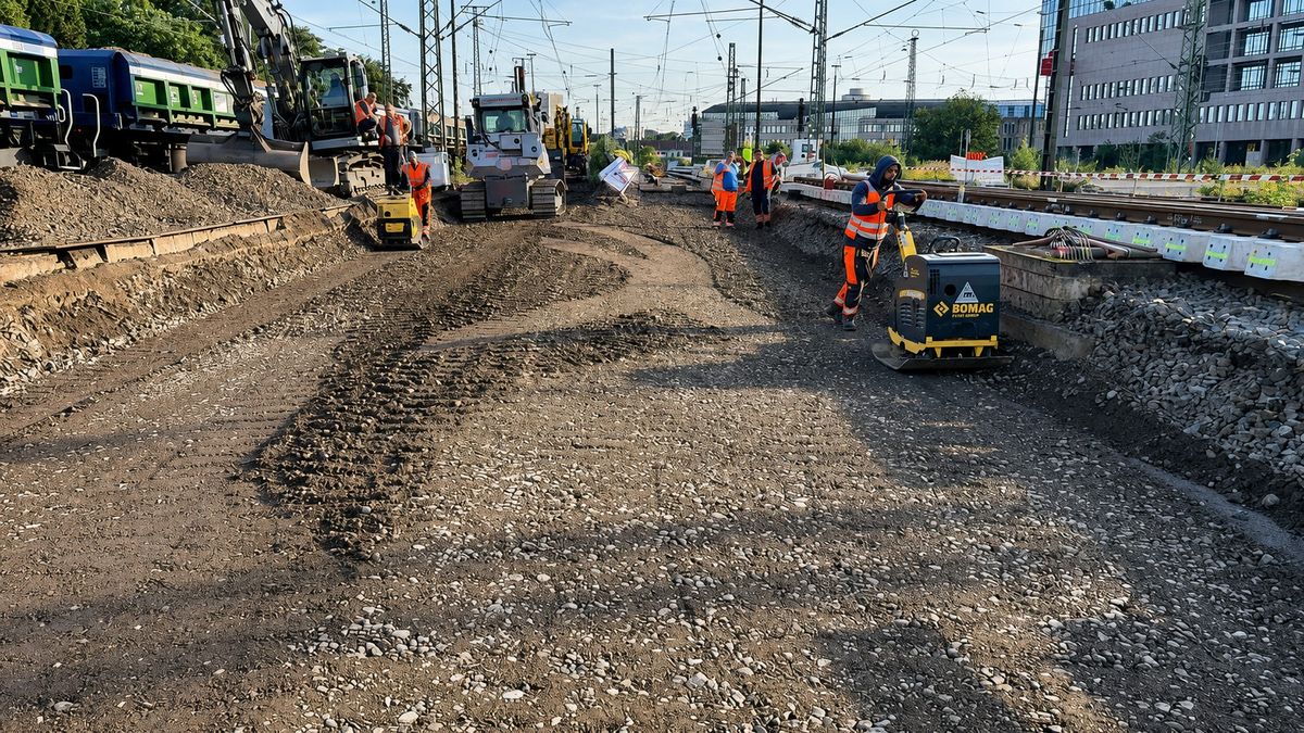 Herstellung und Verdichtung des Planums für den anschließenden Gleisoberbau